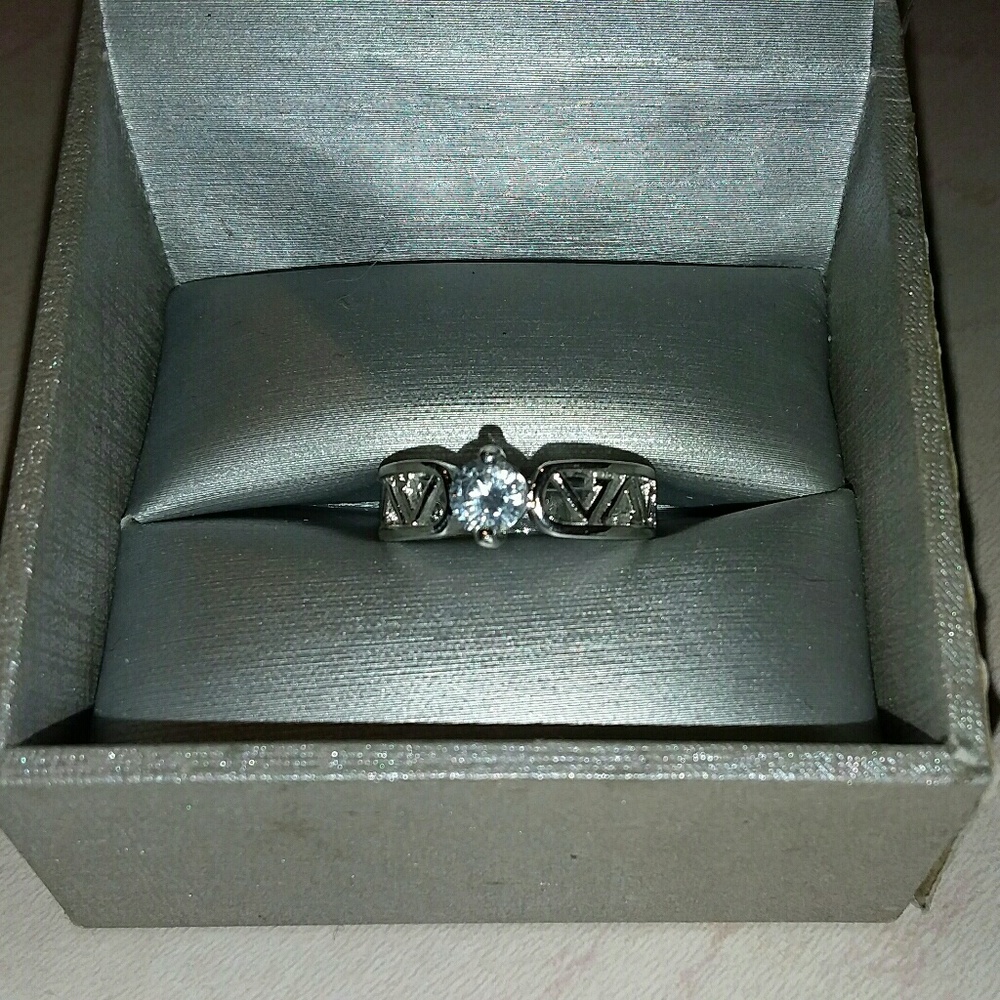 Unique design ring  6.5
